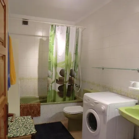 Ruhige Ferienwohnung Mit Pool Und Meerblick Apartman *