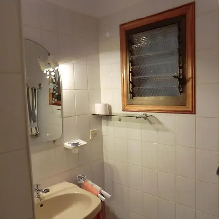 Ruhige Ferienwohnung Mit Pool Und Meerblick