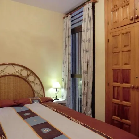 Ruhige Ferienwohnung Mit Pool Und Meerblick Apartmán