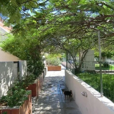 Ruhige Ferienwohnung Mit Pool Und Meerblick Apartmán *